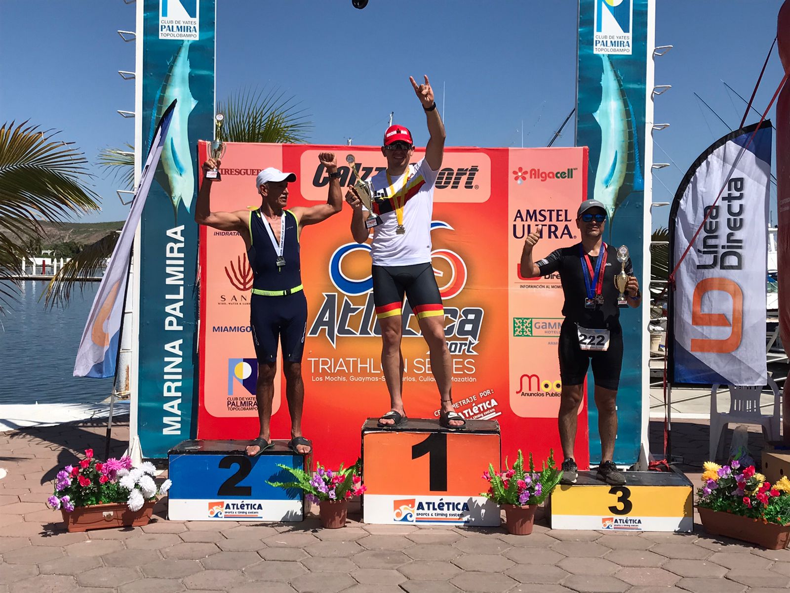 Arturo Servín y Carolina Ayala se coronan en el Triatlón Topolobampo