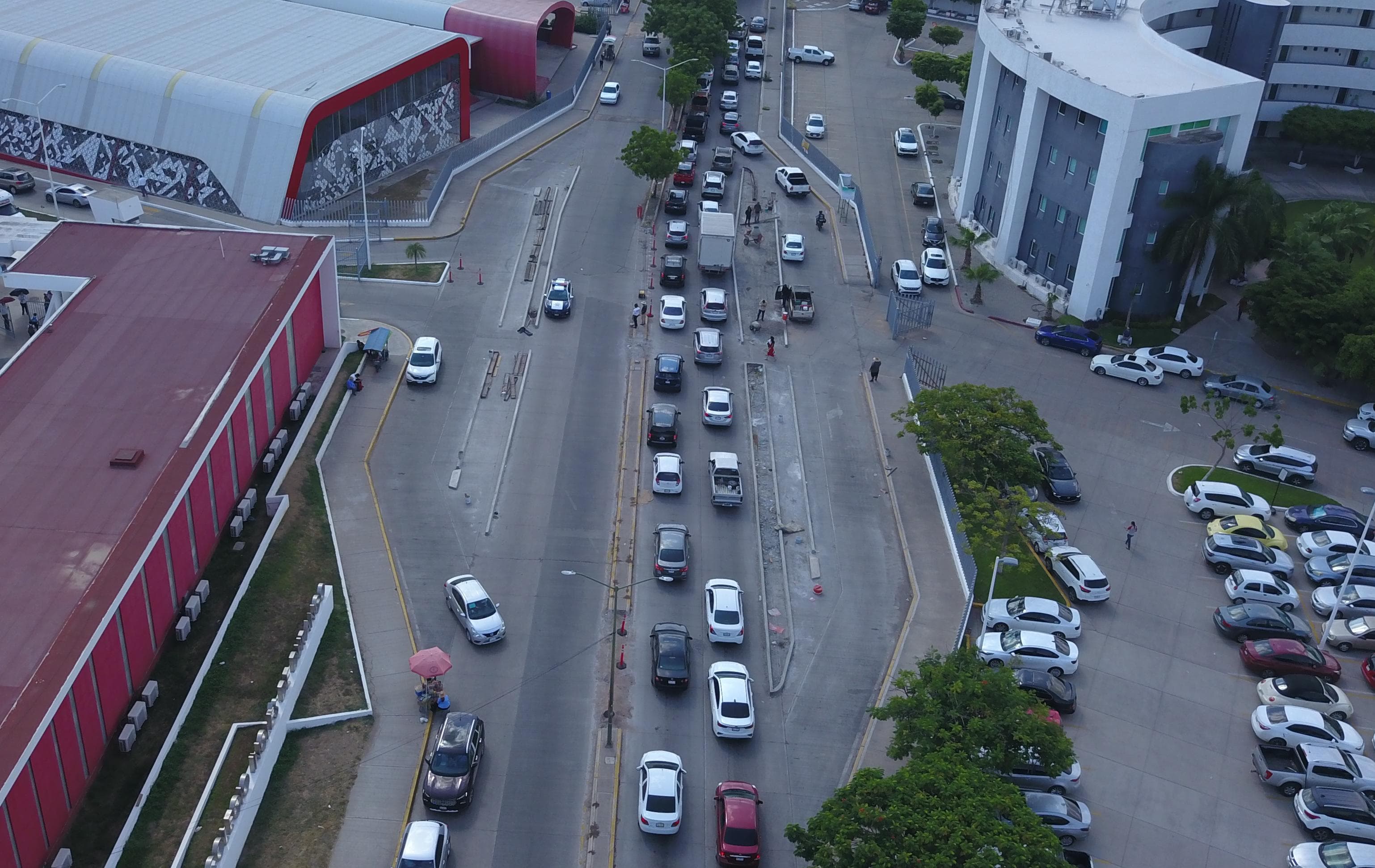 Modificaciones viales frente a la Universidad de Durango en Culiacán
