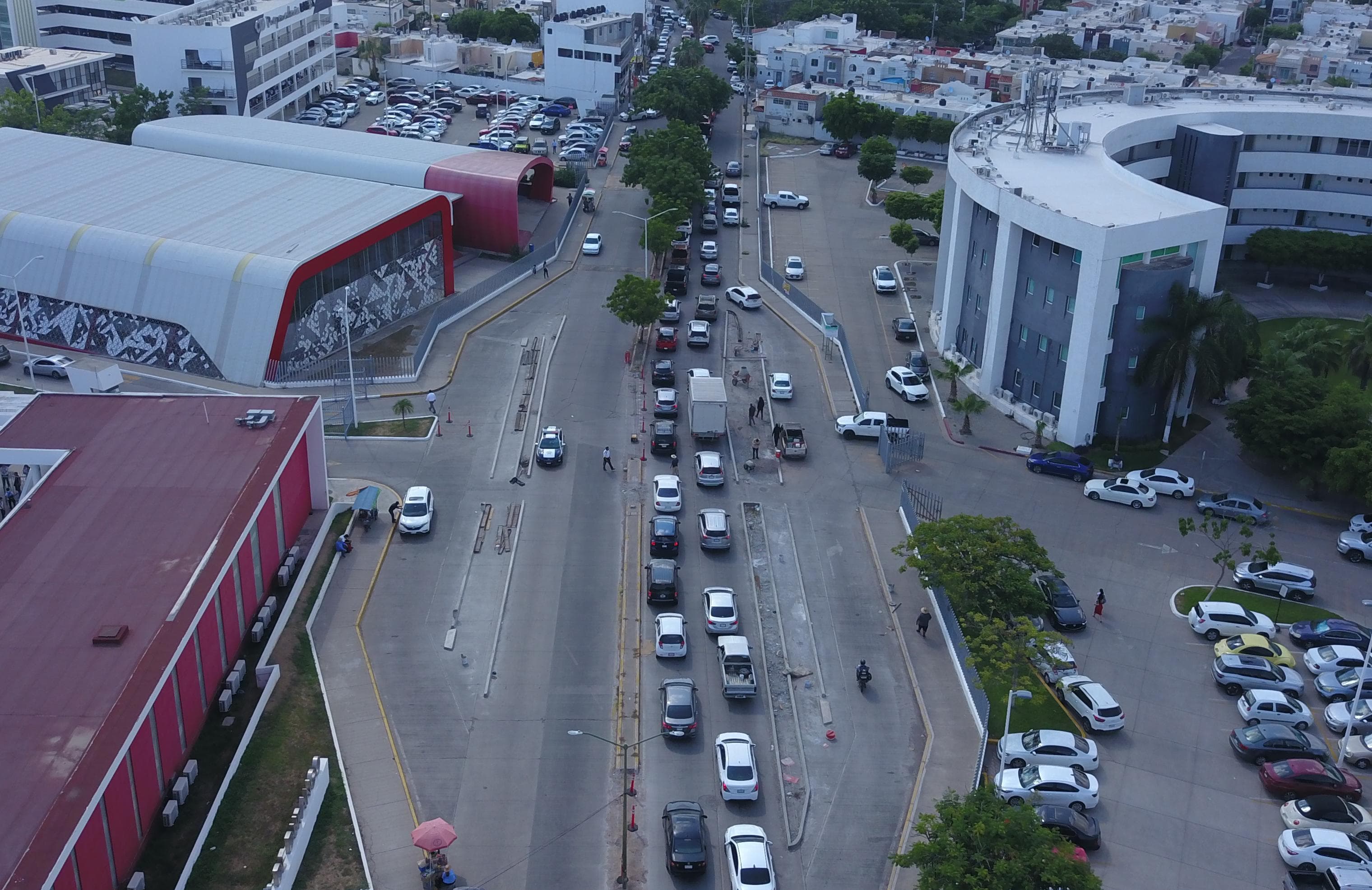 modificaciones viales frente a la Universidad de Durango en Culiacán