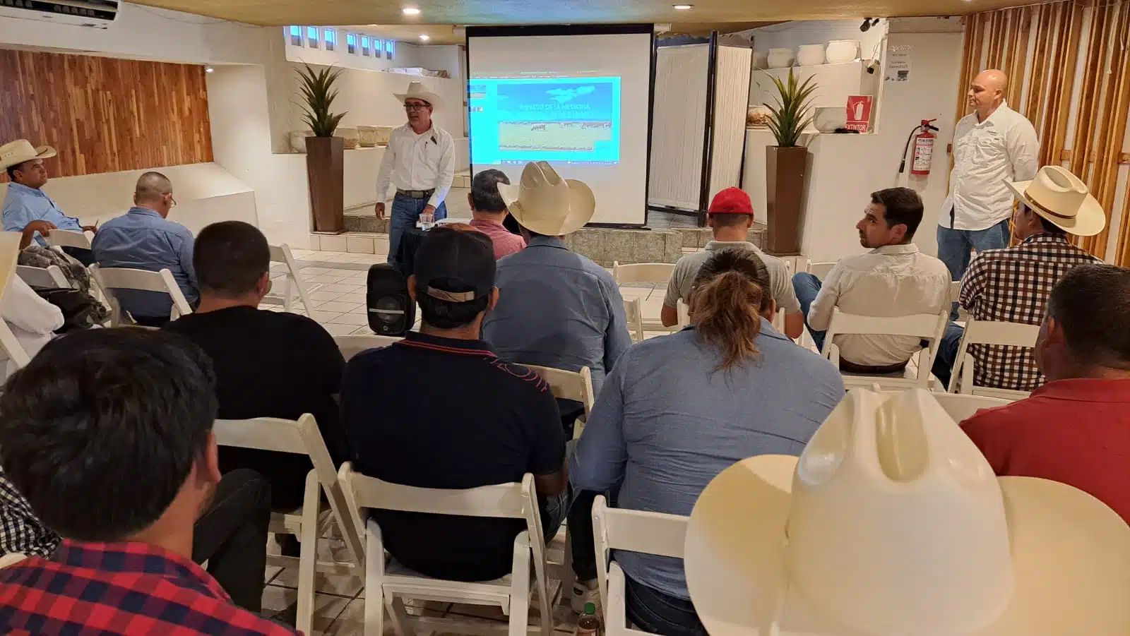 Con talleres y conferencias buscan propiciar una ganadería sustentable en Guasave