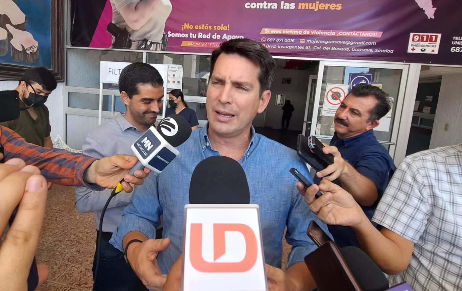 Xavier Gaxiola Coppel con medios de prensa