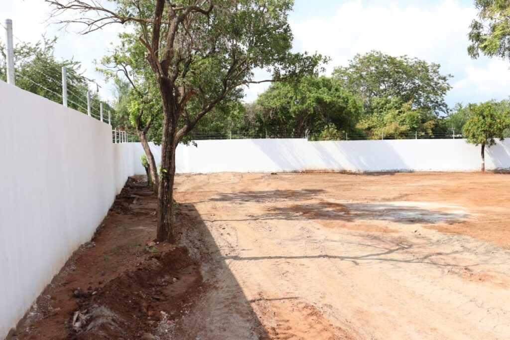 Barda construida en la primaria Alfonso Tirado