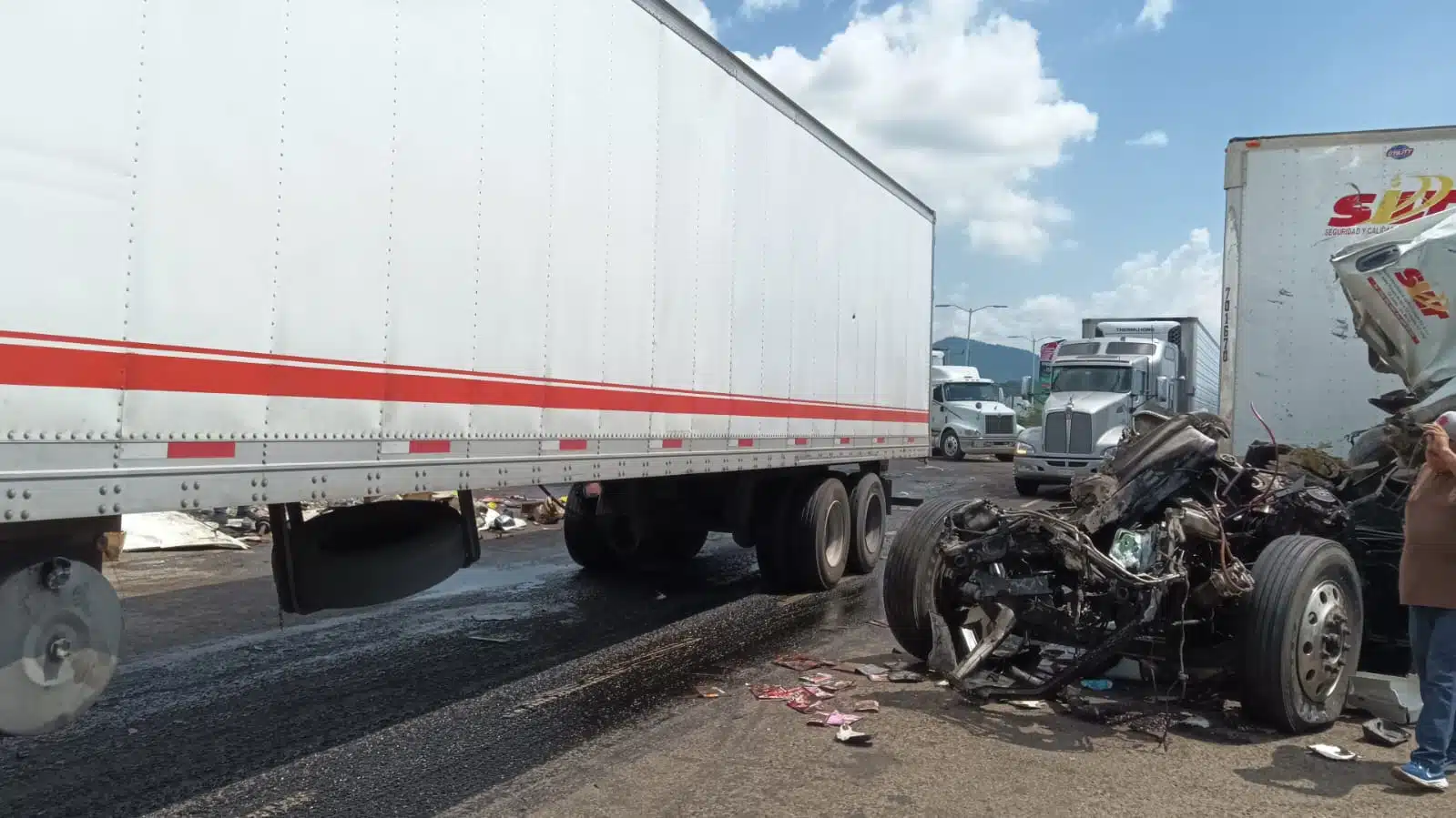 Automóvil destrozado tras accidente