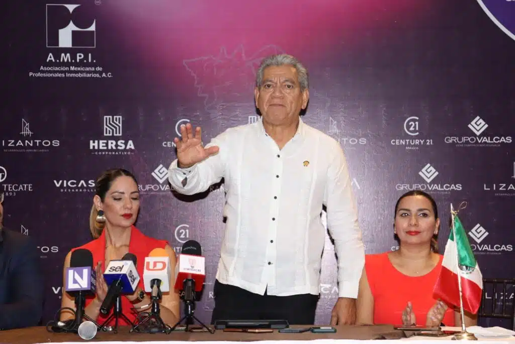 Ignacio Lacunza Magaña en conferencia de prensa