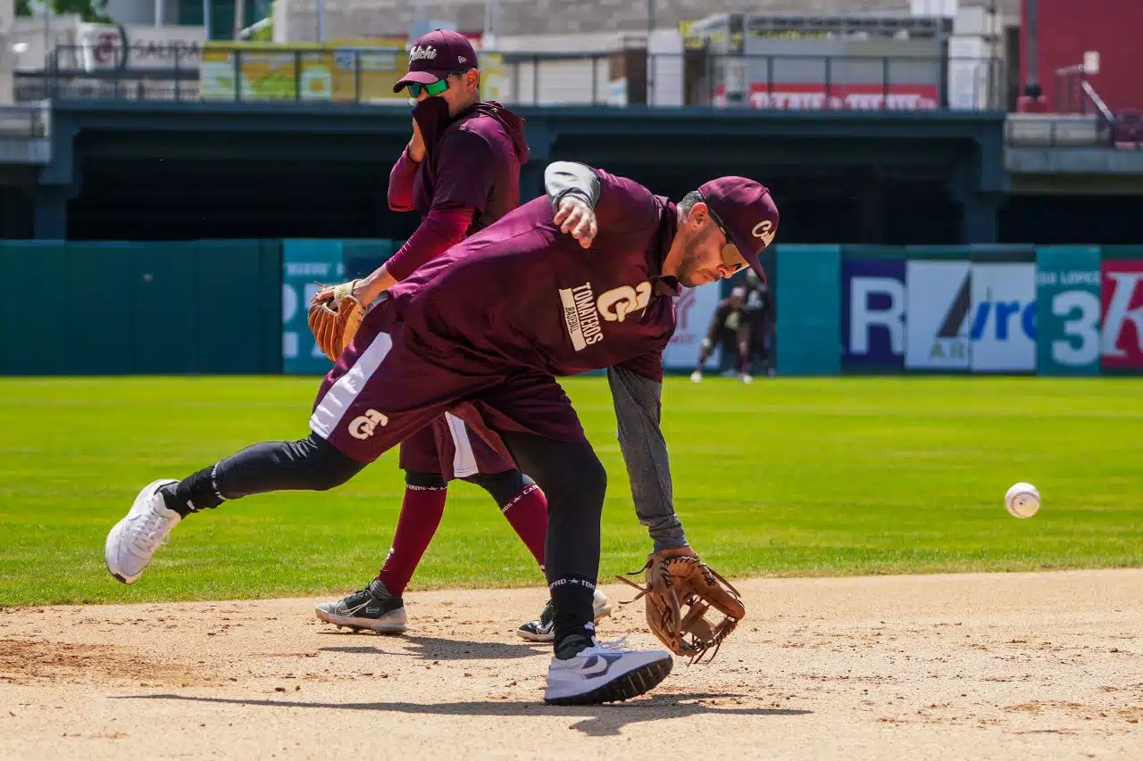 José Guadalupe Chávez en entrenamiento con Tomateros de Culiacán