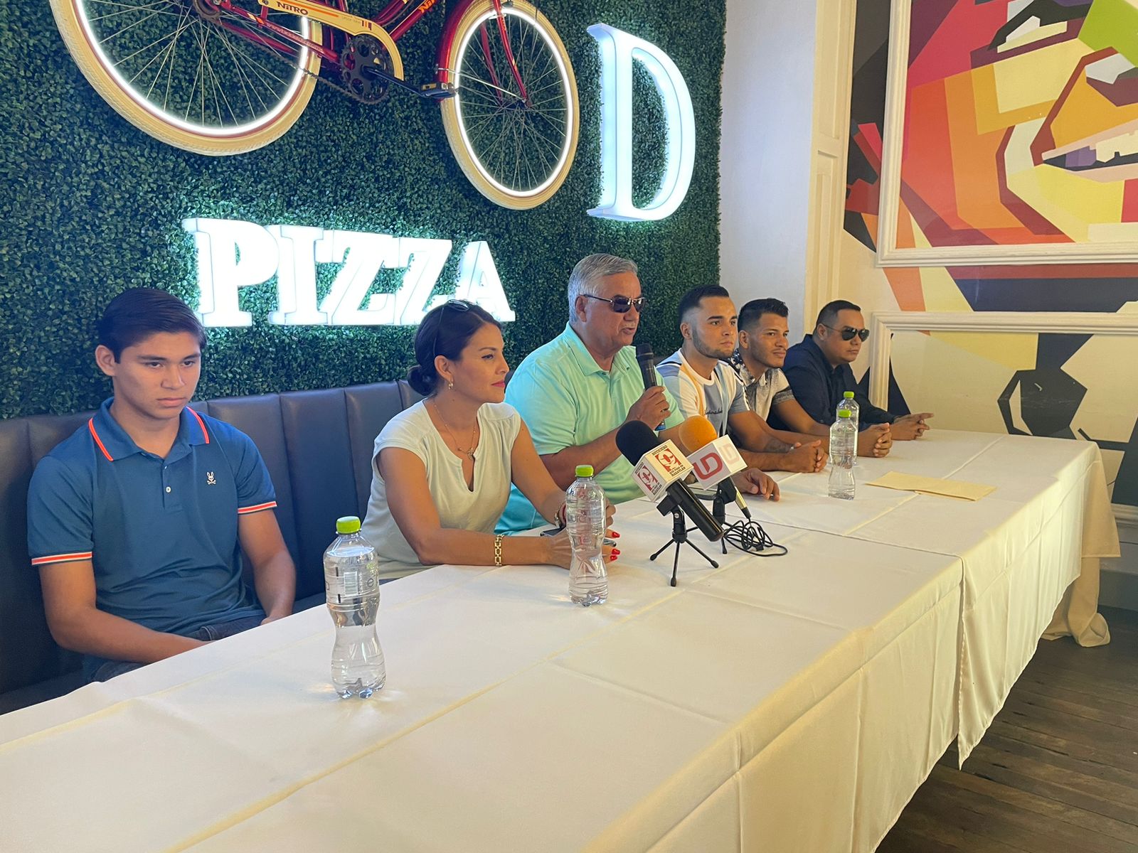 Jesús “Veneno” Aréchiga en conferencia.