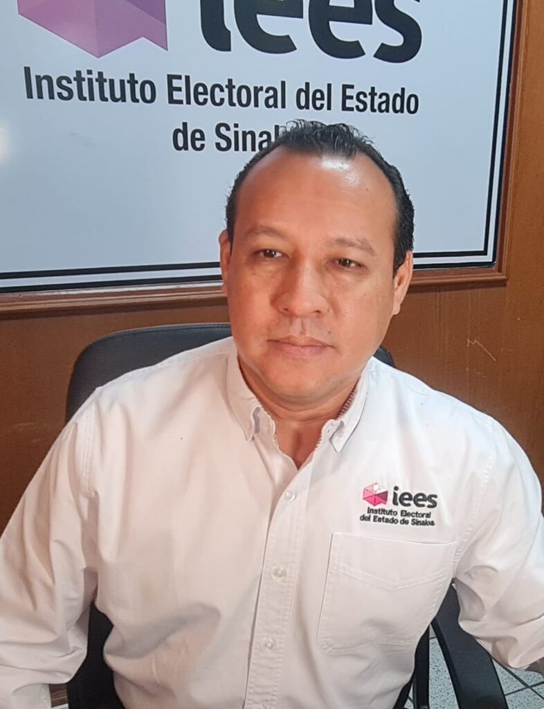 Martín González Burgos en sesión extraordinaria de IEES