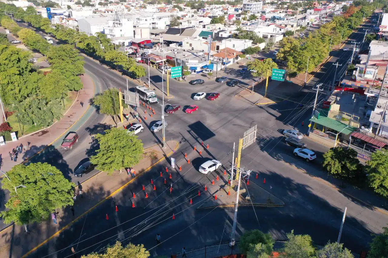 calles de Culiacán vistas desde arriba en una toma aérea, se ven transitadas