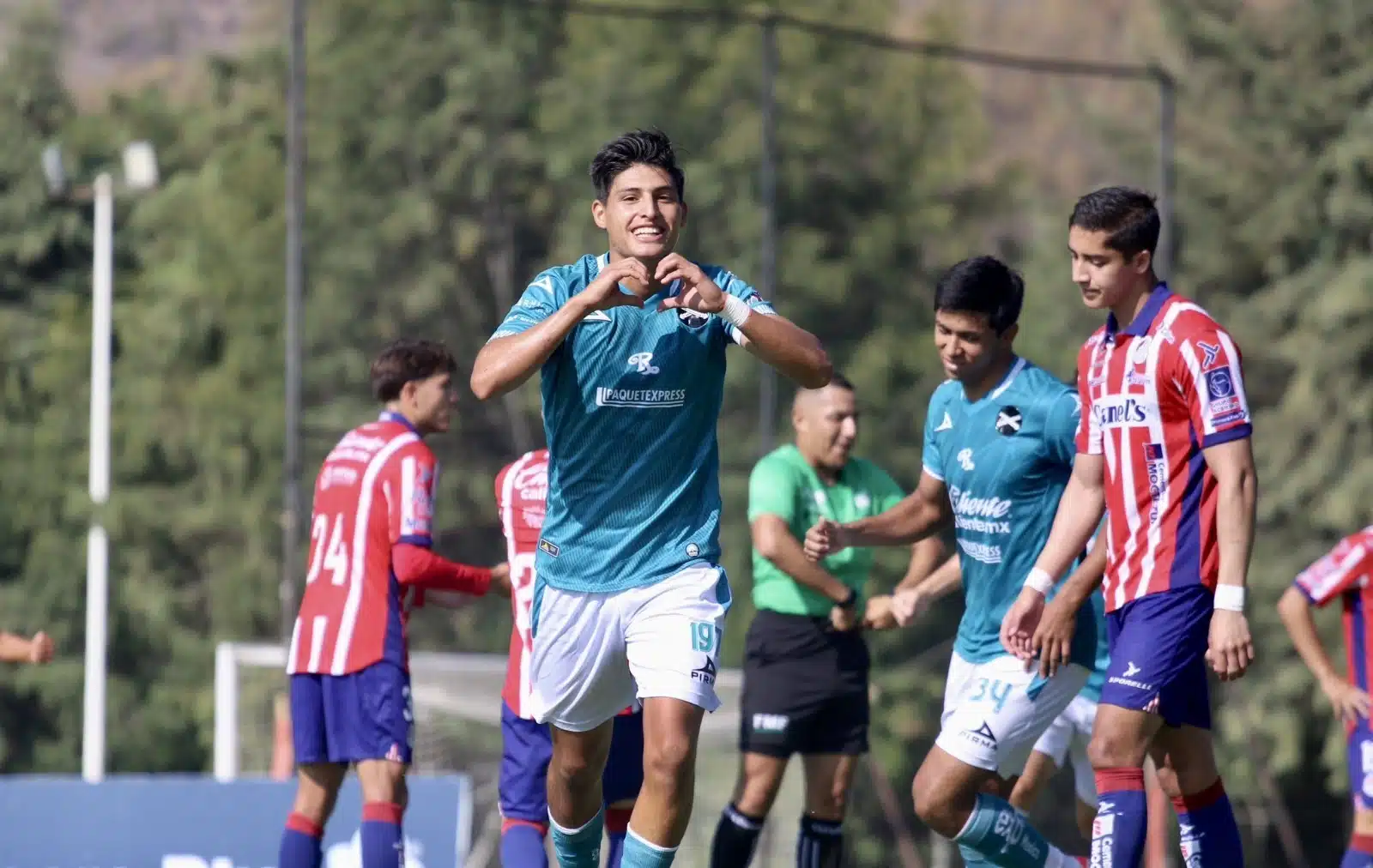 Carlos Zepeda celebrando gol