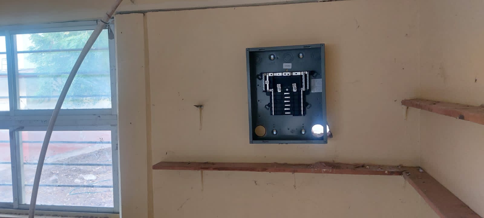interior de un salón de clases en EL FUERTE.