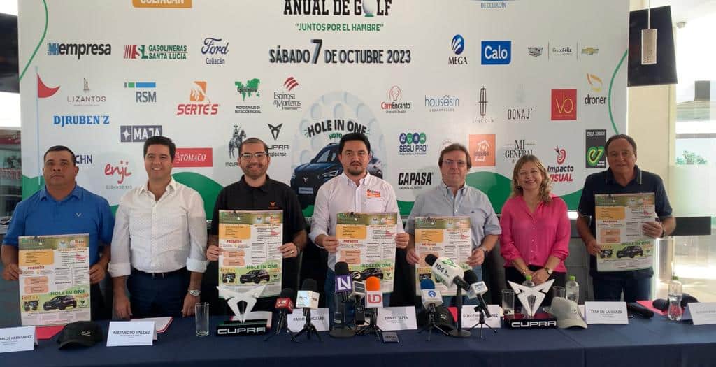 conferencia de prensa, personas paradas