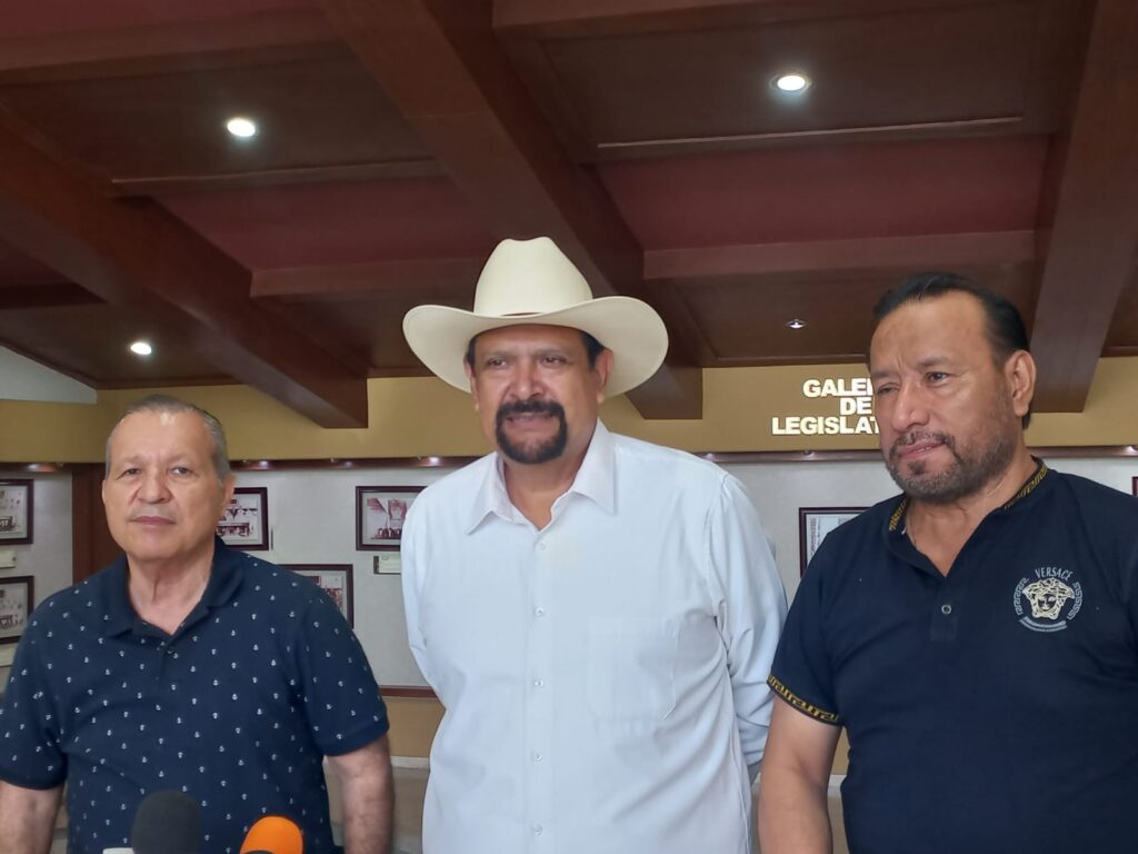 Serapio Vargas Ramírez y Jaime Montes Salas en conferencia de prensa
