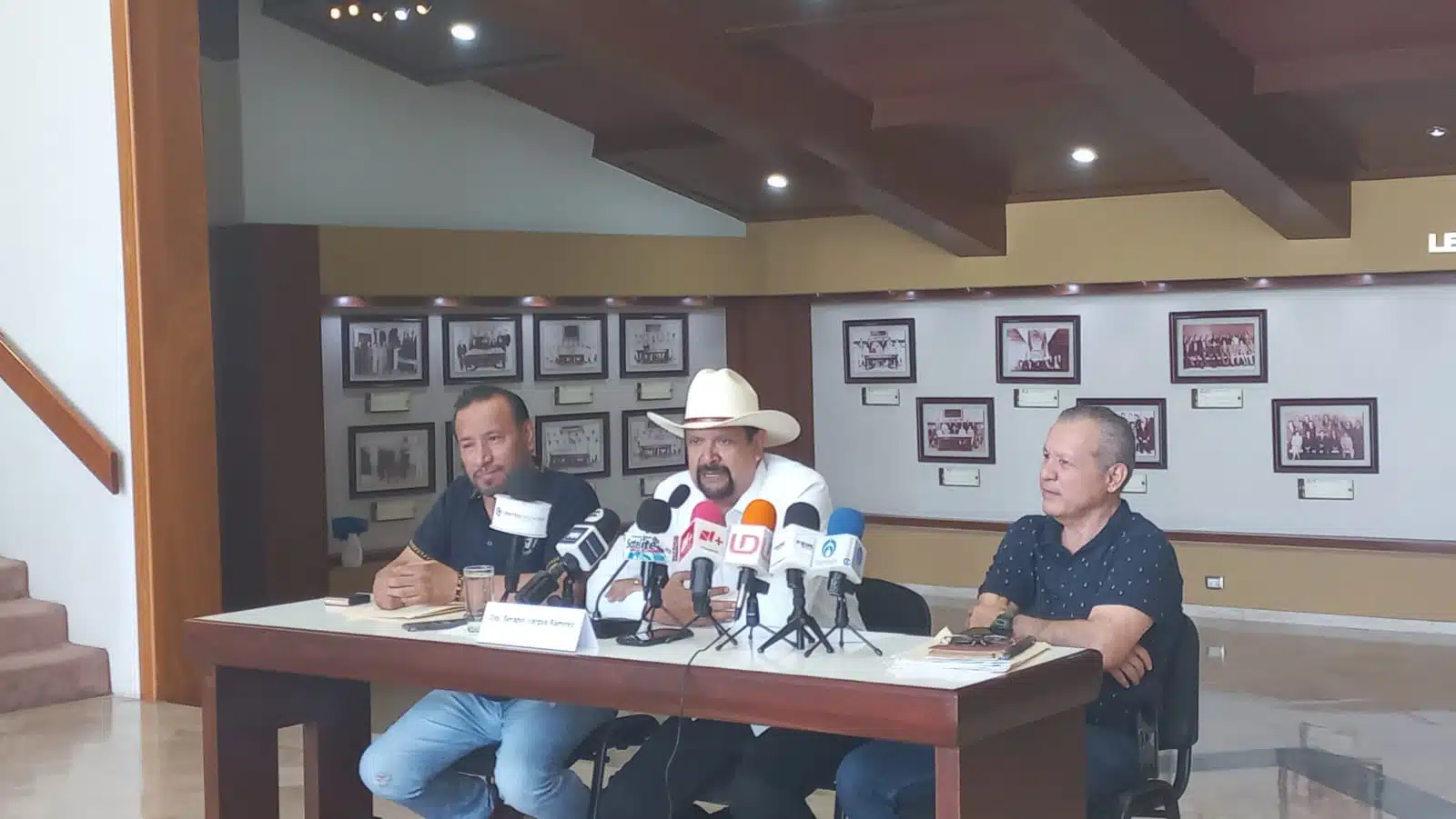 Serapio Vargas Ramírez y Jaime Montes Salas en conferencia de prensa