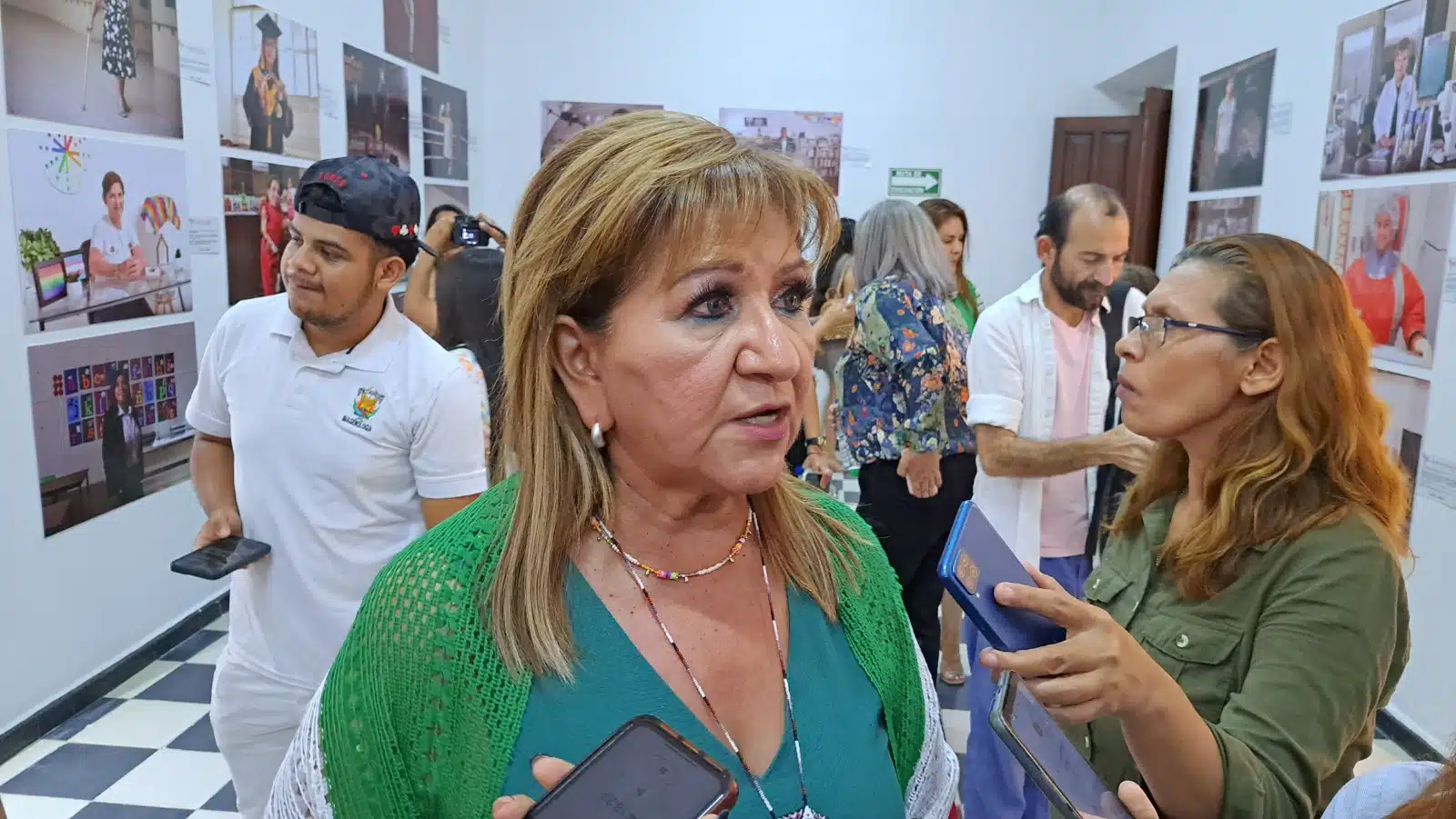 María Teresa Guerra Ochoa siendo entrevistada por Línea Directa y medios de comunicación