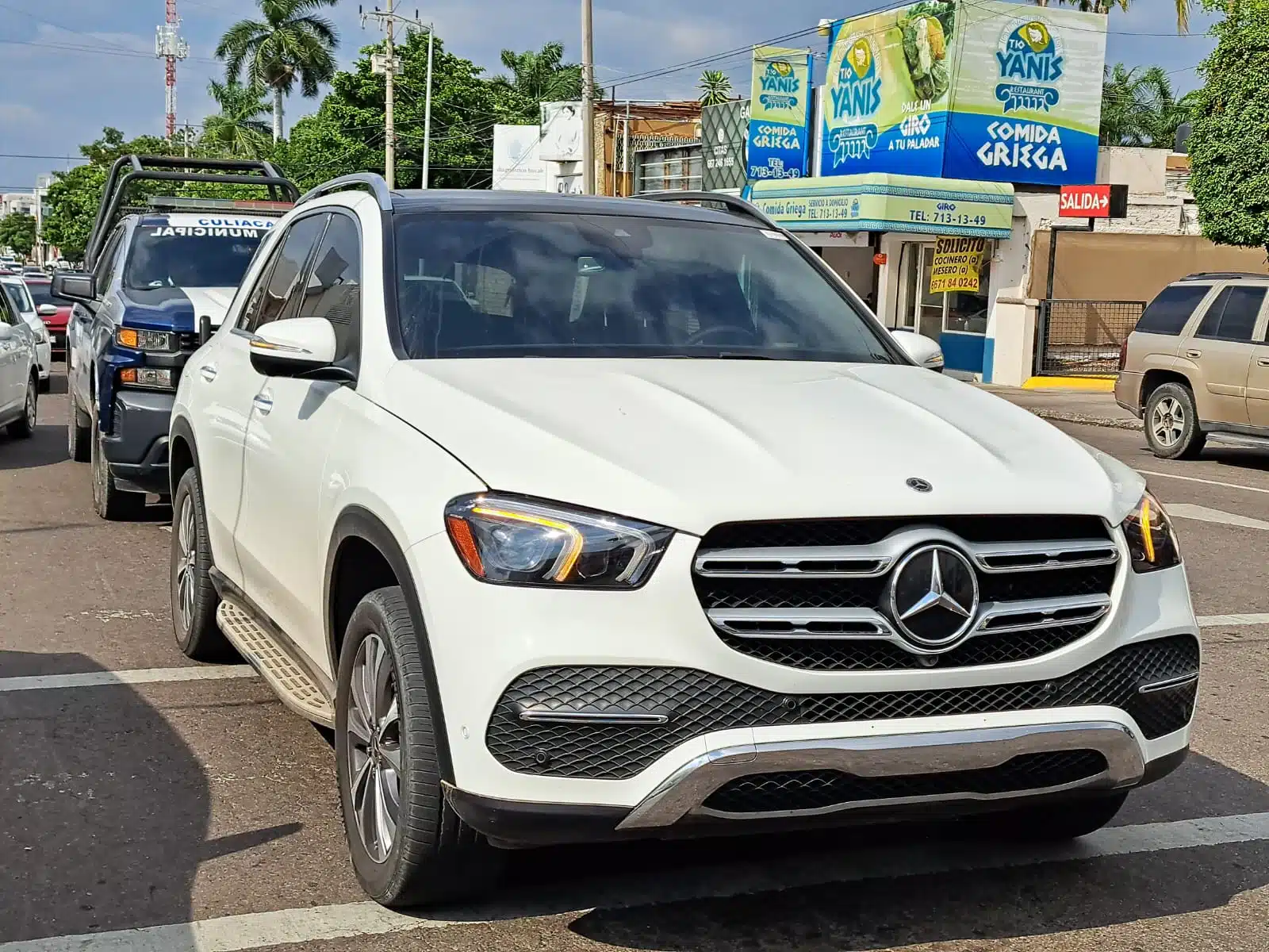 El afectado viajaba en una camioneta Mercedes-Benz.