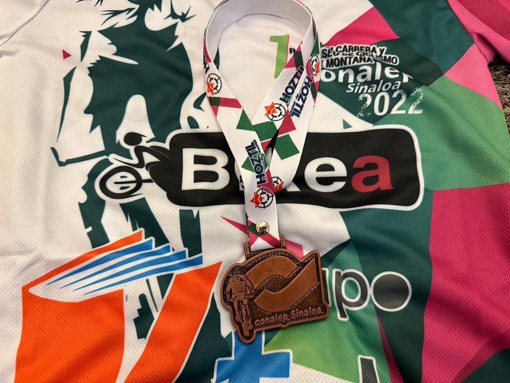 Playera y pase del evento ciclismo con causa 2022 de Conalep