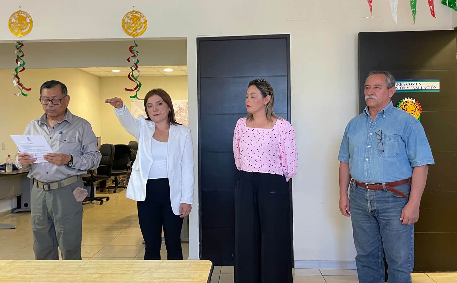 Verónica Gastélum Corrales durante la toma de protesta junto al secretario de Seguridad en Sinaloa, Gerardo Mérida Sánchez y los subsecretarios Yeraldine Bonilla Valverde y Leoncio Pedro García Alatorre