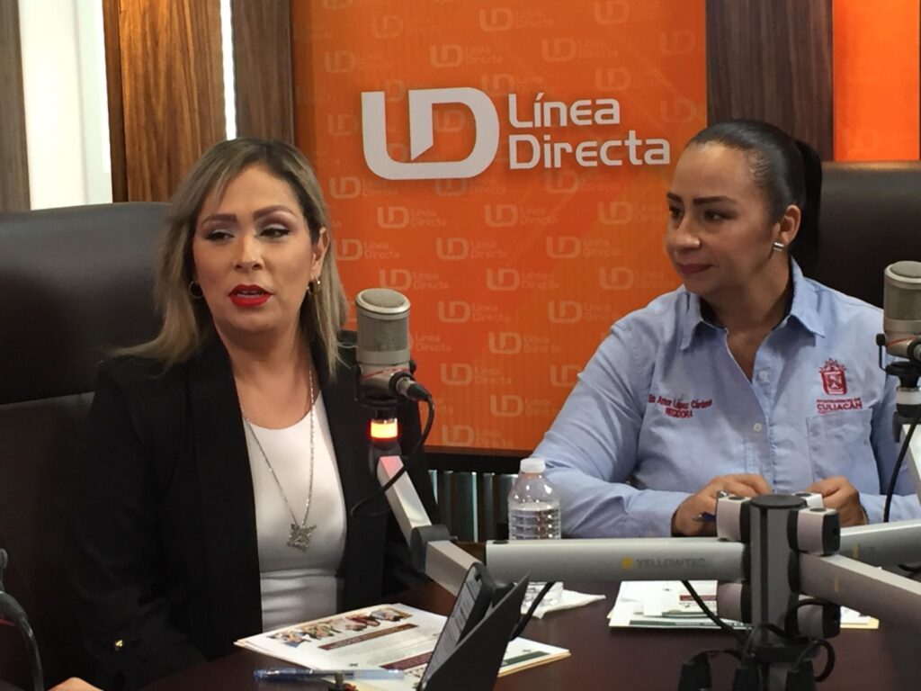 Elda Amor López Cárdenas y Aline Guerra García, siendo entrevistadas