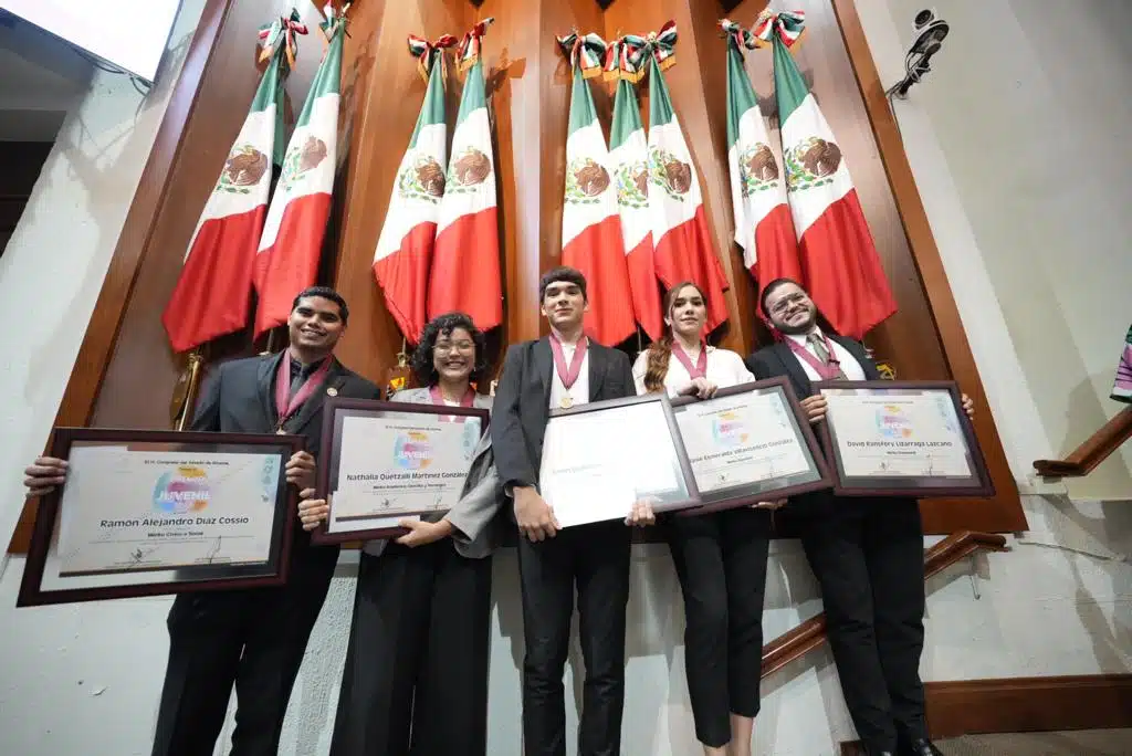 Nathalia Quetzalli Martínez González, Ramón Alejandro Díaz Cossío, Kevin Guillermo Rivera Sauceda, Mélanie Esmeralda Villavicencio González y David Ransfery Lizárraga Lazcano