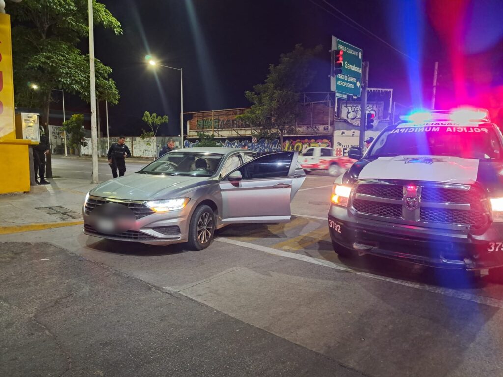 Grupo armado provoca choque en Culiacán y se llevan el carro de la víctima