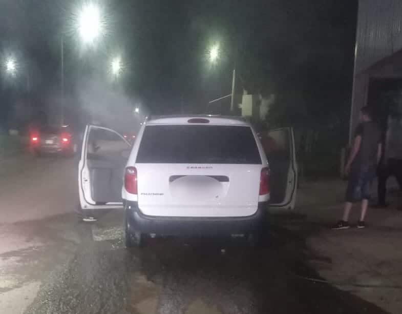 Camioneta con afectaciones tras incendio