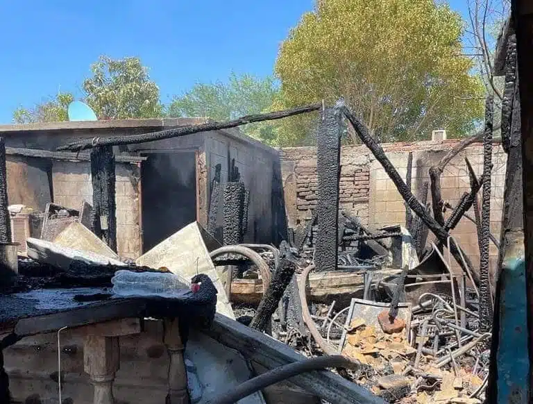 Casa en cenizas tras incendio