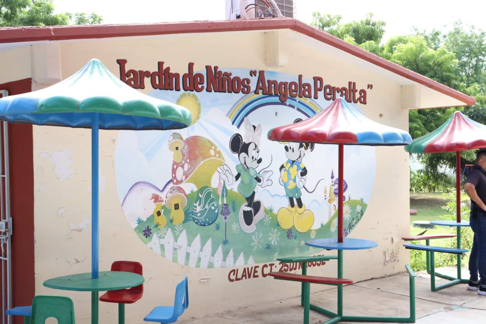 jardín de niños, Angela Peralta.