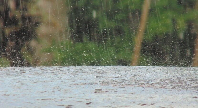 Gotas cayendo en piso