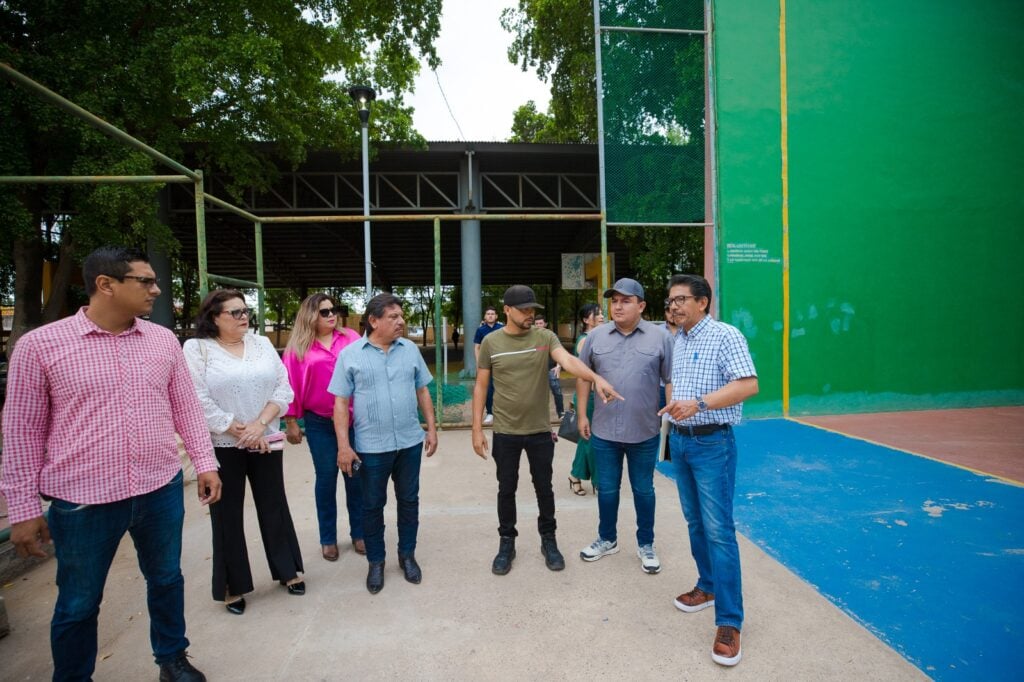 Grupo de personas reunidas