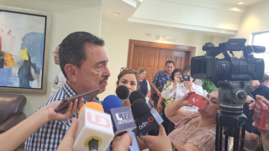 Leonel Sánchez  con medios de prensa