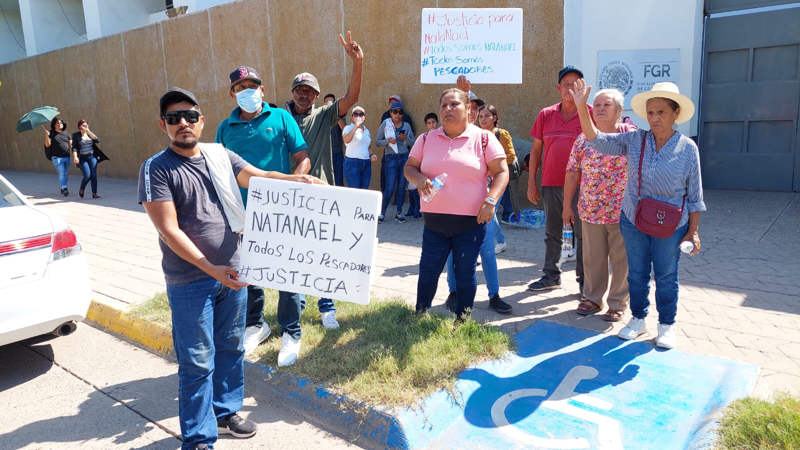 Padres y pescadores exigen justicia por la muerte de Natanael.