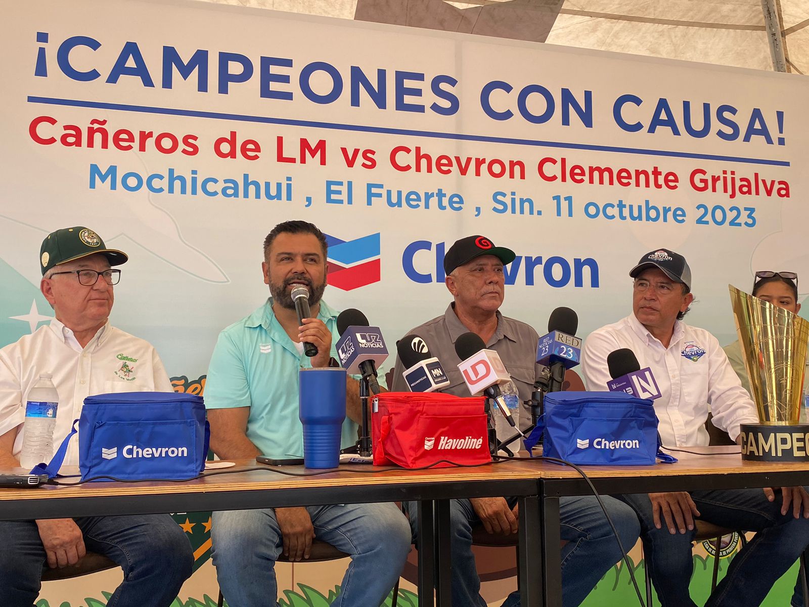 rueda de prenda de directivos de beisbol Chevron
