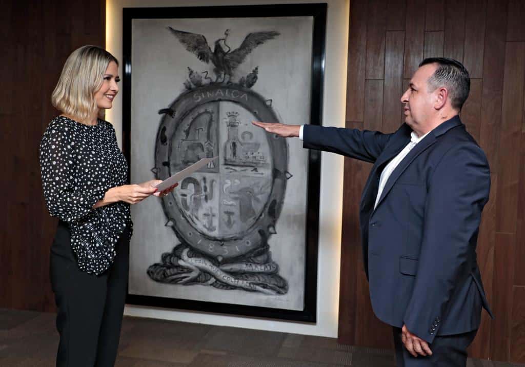 Jesús Galindo tomando potesta