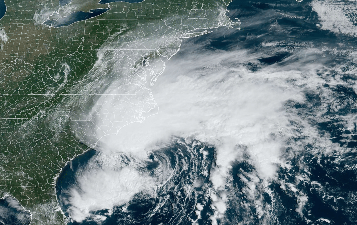 Tormenta tropical Ophelia en costa este de EU