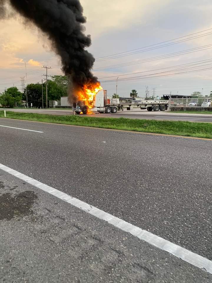 Quema de vehículos en Tabasco
