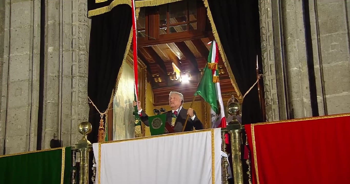¡Viva México!... y ¡muera la corrupción, gritó AMLO desde Palacio Nacional