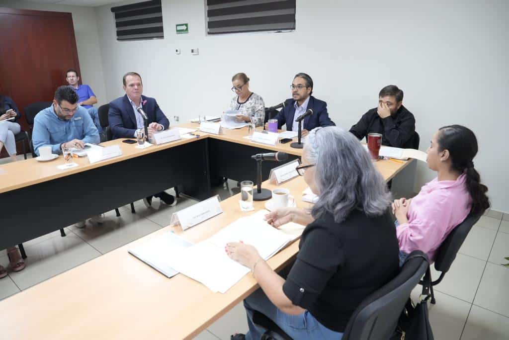 Reunión de trabajo celebrada la tarde noche del miércoles 18