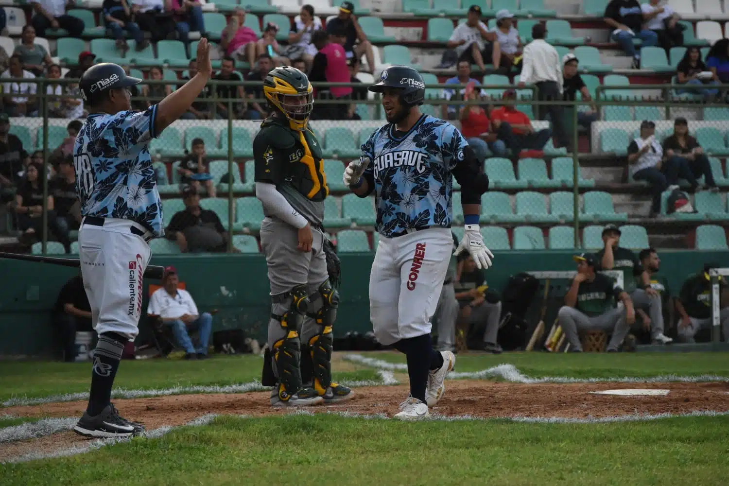 Keven Lamas conectó cuadrangular solitario en el tercer capítulo en el estadio Alberto Vega Chávez de Guamúchil