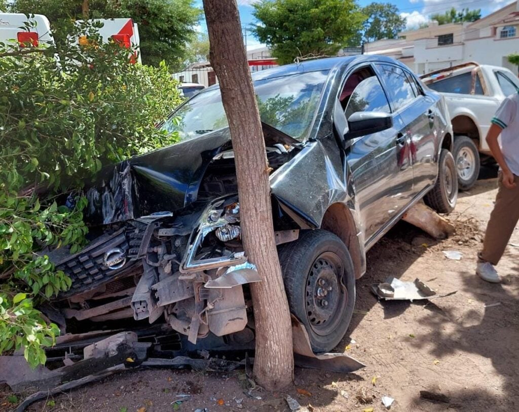 Aparatoso accidente en transitado crucero de la colonia Del Bosque