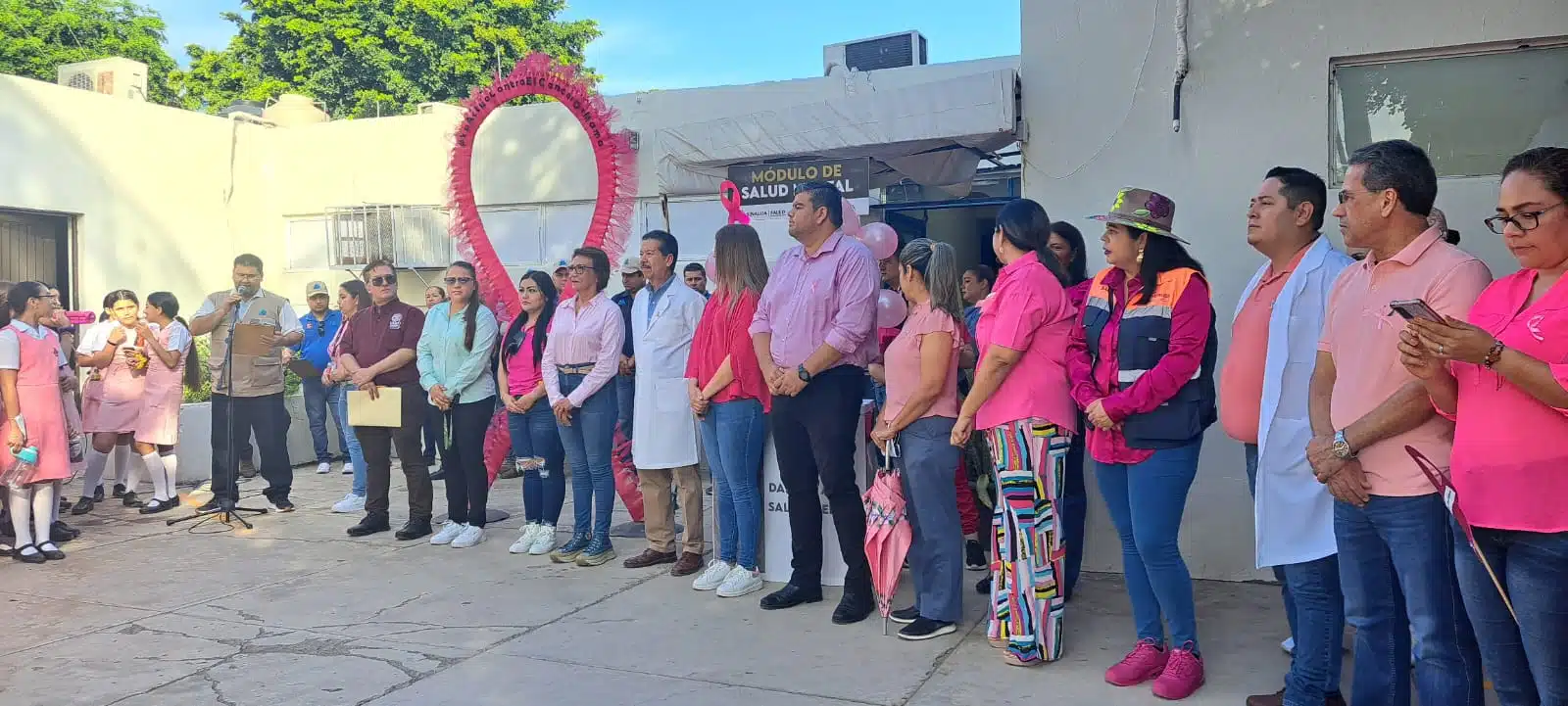 Conmemoración de la lucha contra el cáncer de mama en el municipio de Guasave