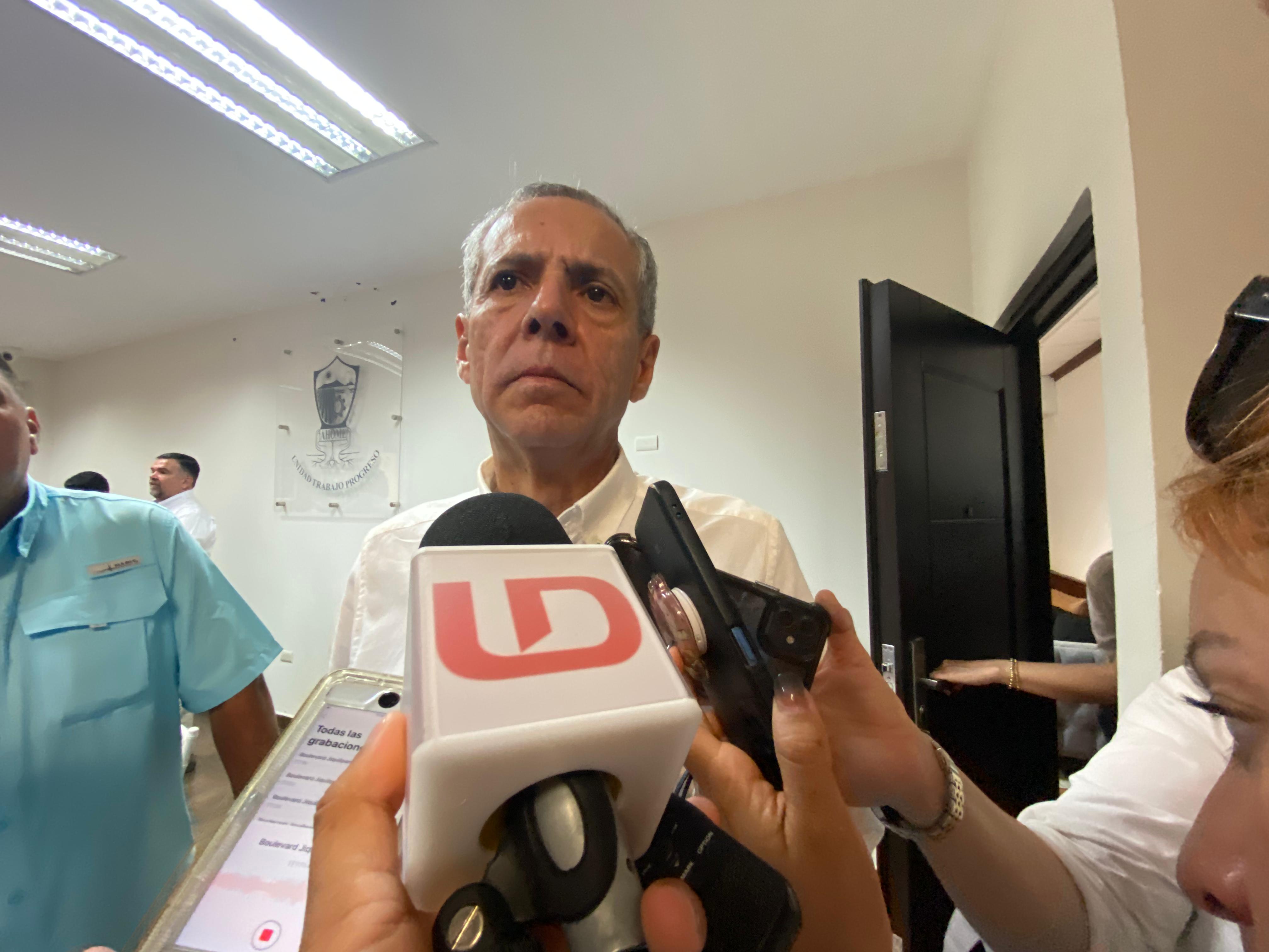 Gerardo Vargas Landeros entrevistado por medios