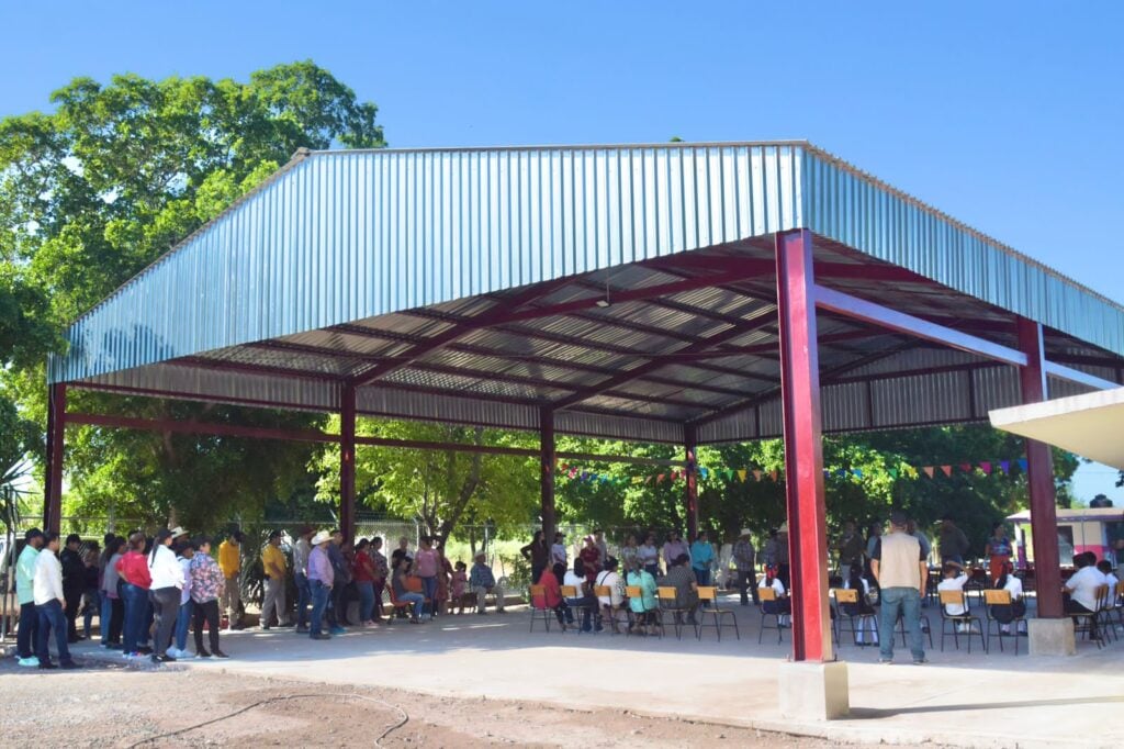 Entrega de obras sociales en la sindicatura Jahuara II