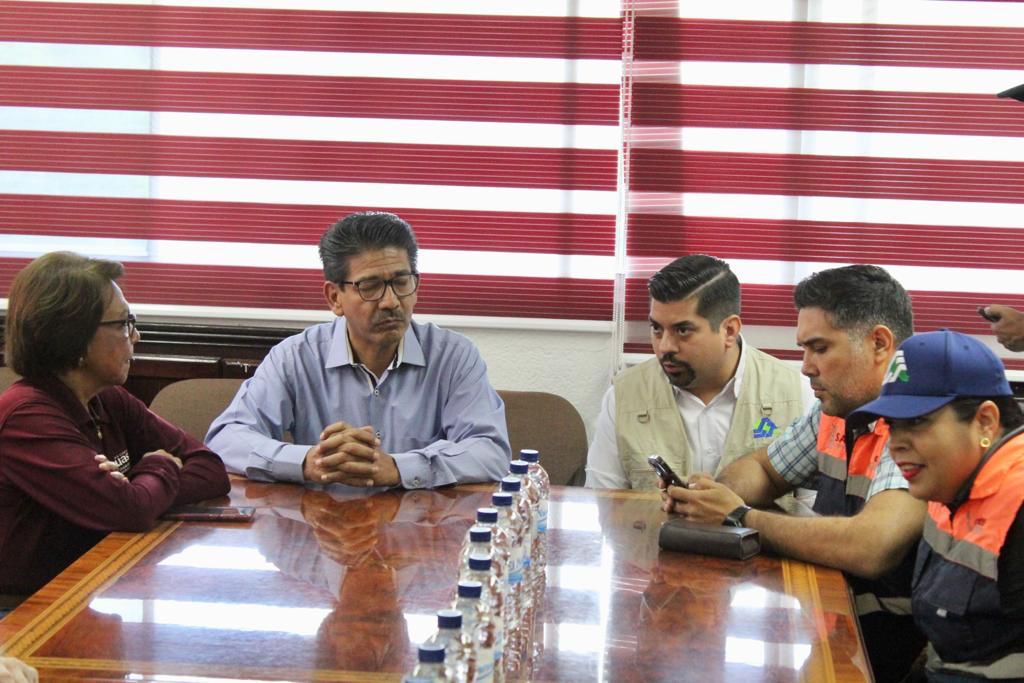 Acalde Martín Ahumada Quintero reunido con autoridades