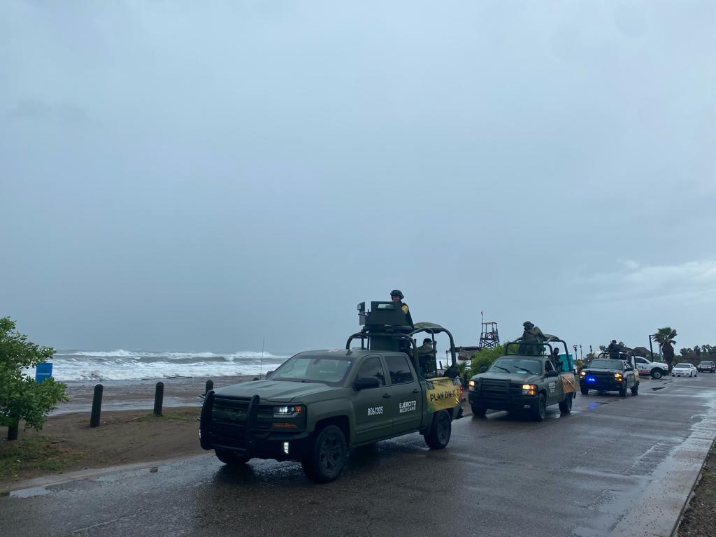 Vehículos de la Secretaría de la Defensa Nacional durante su operativo Plan DN-III-E en Sinaloa