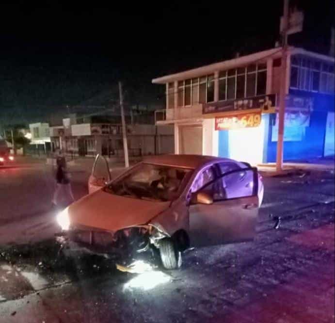 Vehículo con daños en la carrocería tras choque