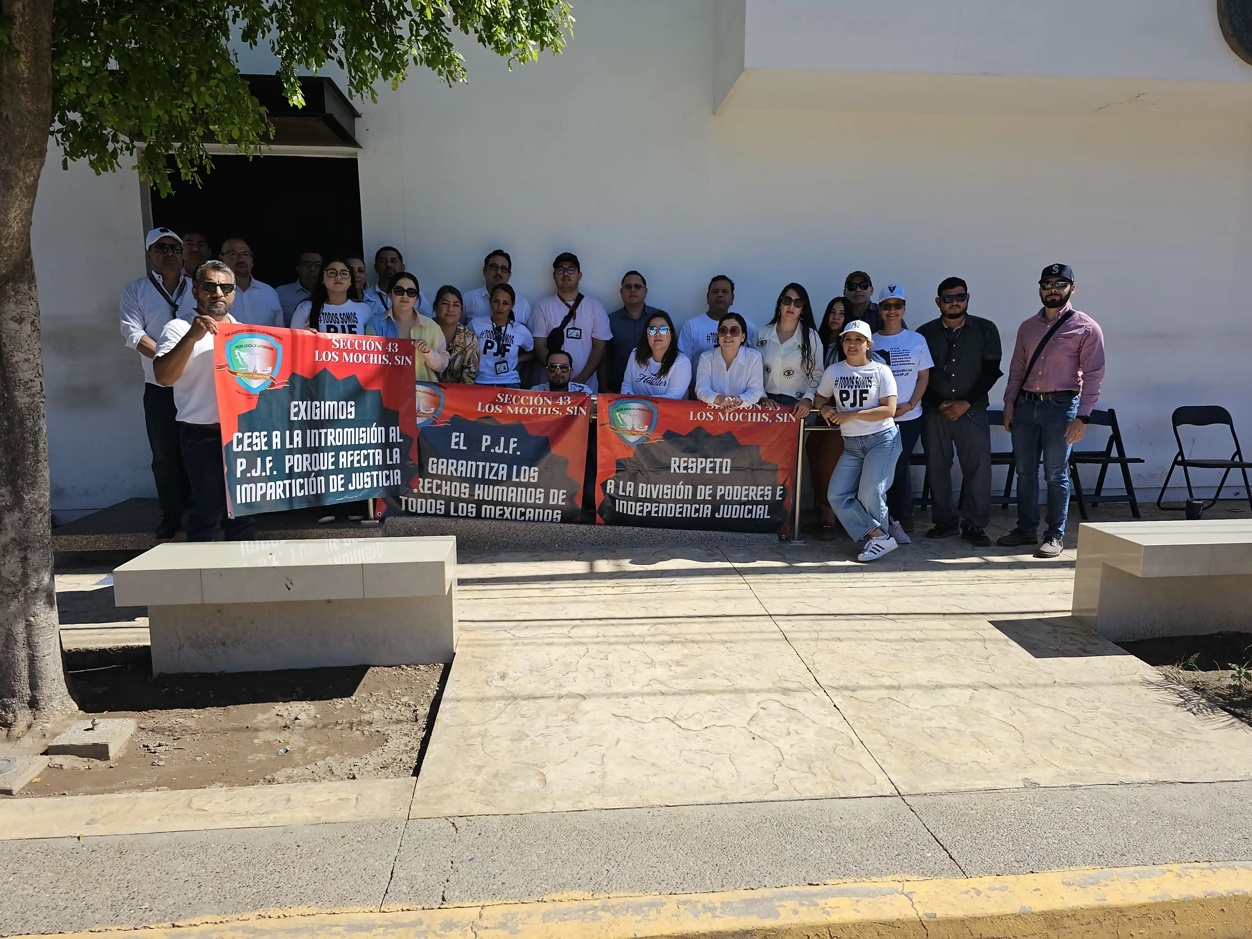 Trabajadores del Poder Judicial de la Federación manifestándose en Los Mochis