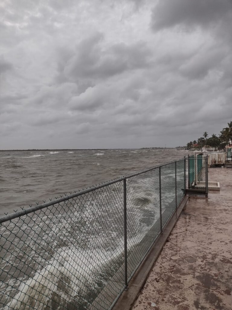 Aumento de marea en la bahía de Altata por efectos de "Norma"