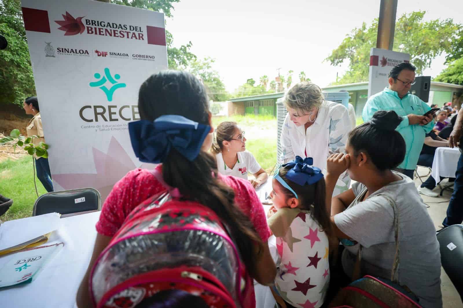 Presidenta del DIF Sinaloa, Eneyda Rocha Ruiz, en una Brigada del Bienestar