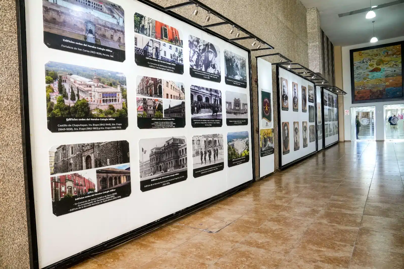 Exposición fotográfica de la historia del Heroico Colegio Militar en el corredor cultural 