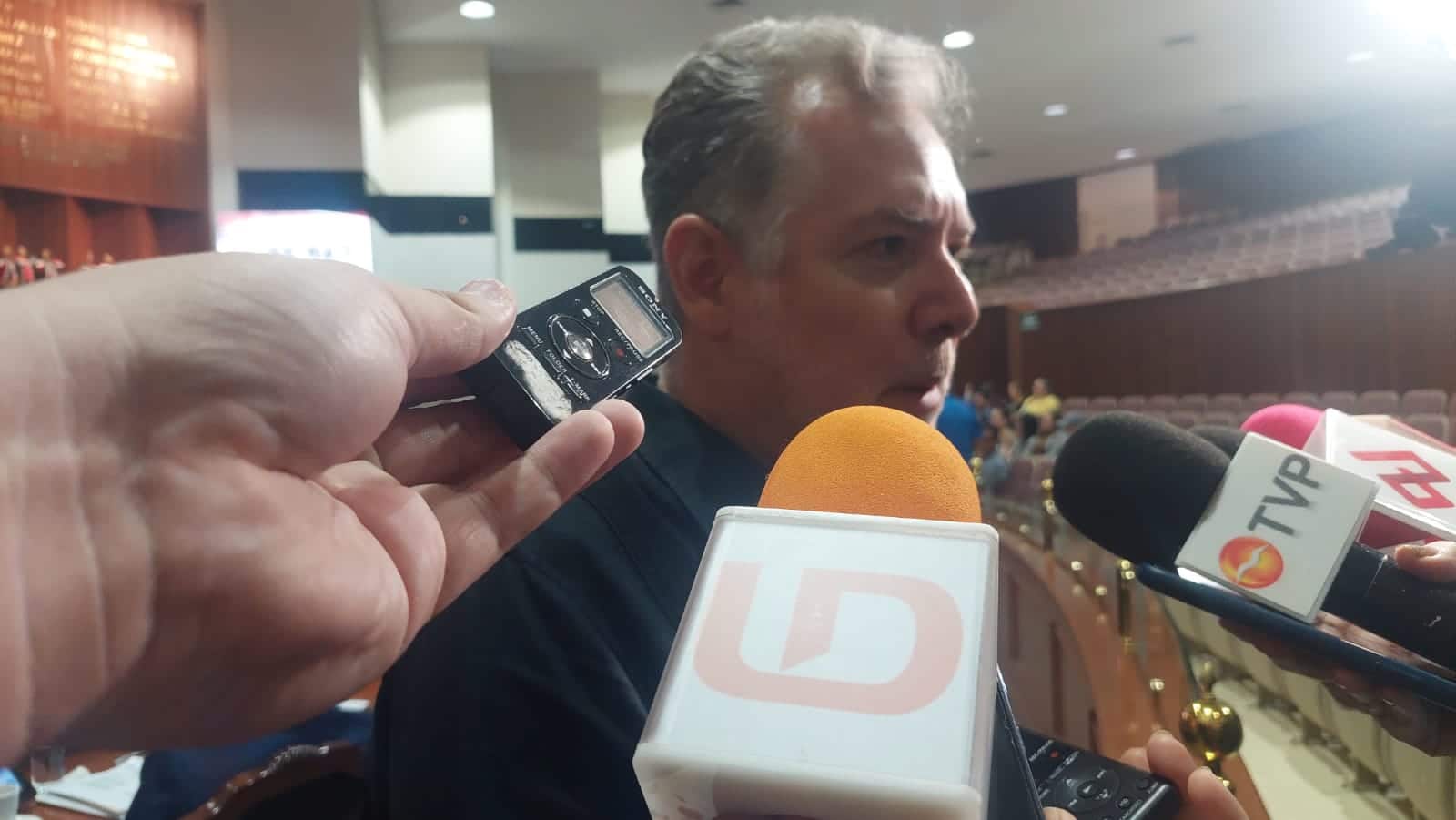 Luis Javier de la Rocha Zazueta entrevistado en el Congreso